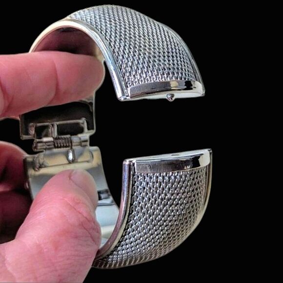 Silver Tone Mesh Hinged Bangle Bracelet 2.5" Diameter - Picture 3 of 8